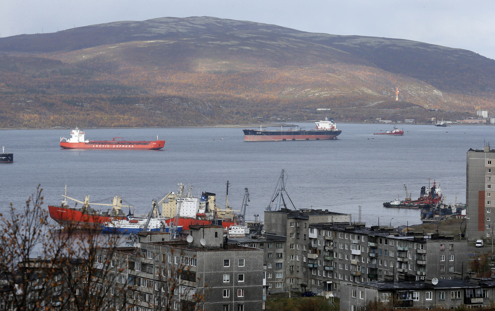 Damaged ship with hazardous cargo en route to Sweden