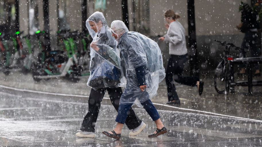 The Swedish Meteorological and Hydrological Institute warns of torrential rain.