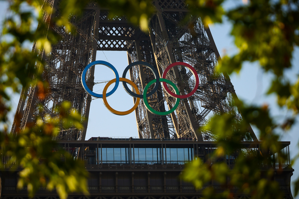 Rings in place – 50 days left until the Olympics