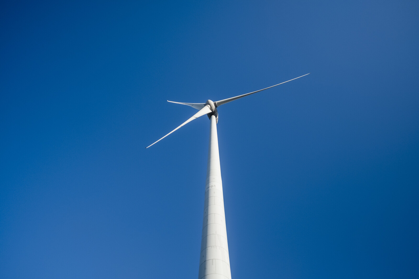 Man dies in elevator accident at wind turbine