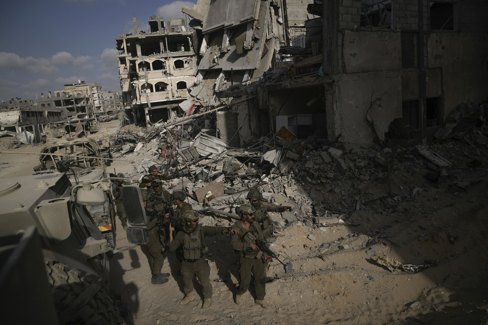 Gaza: Residential building bombed – eleven killed