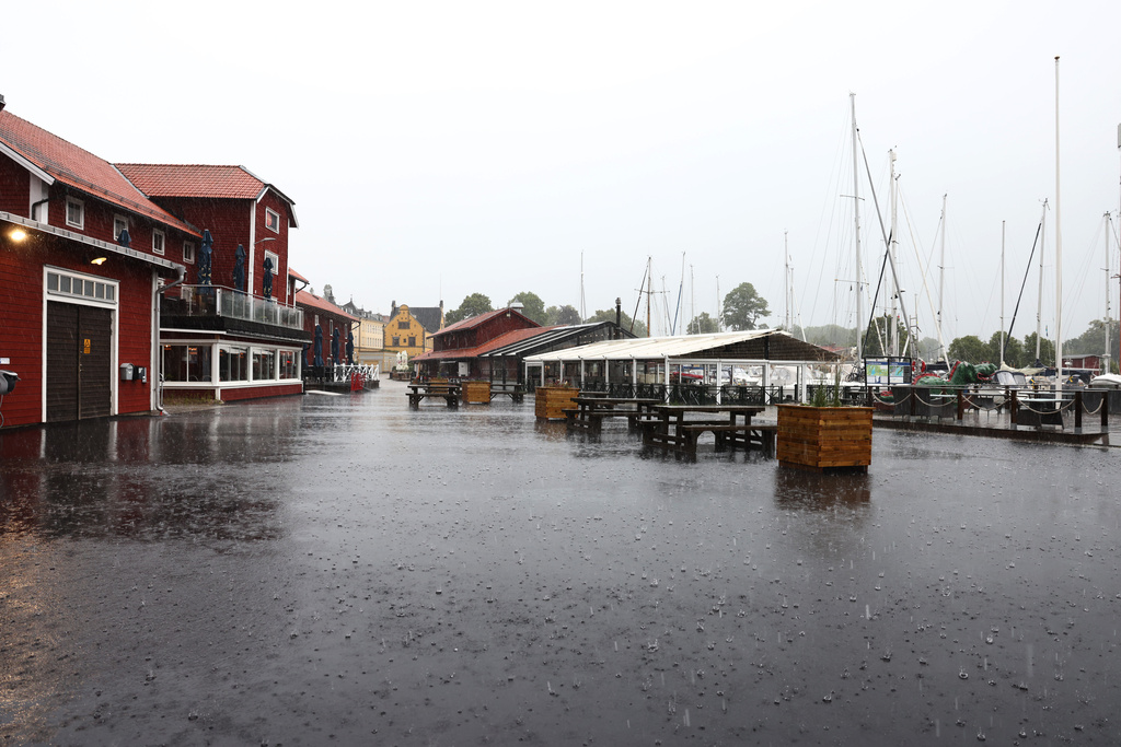 The Swedish Meteorological and Hydrological Institute warns of heavy rain showers – thunderstorm approaches