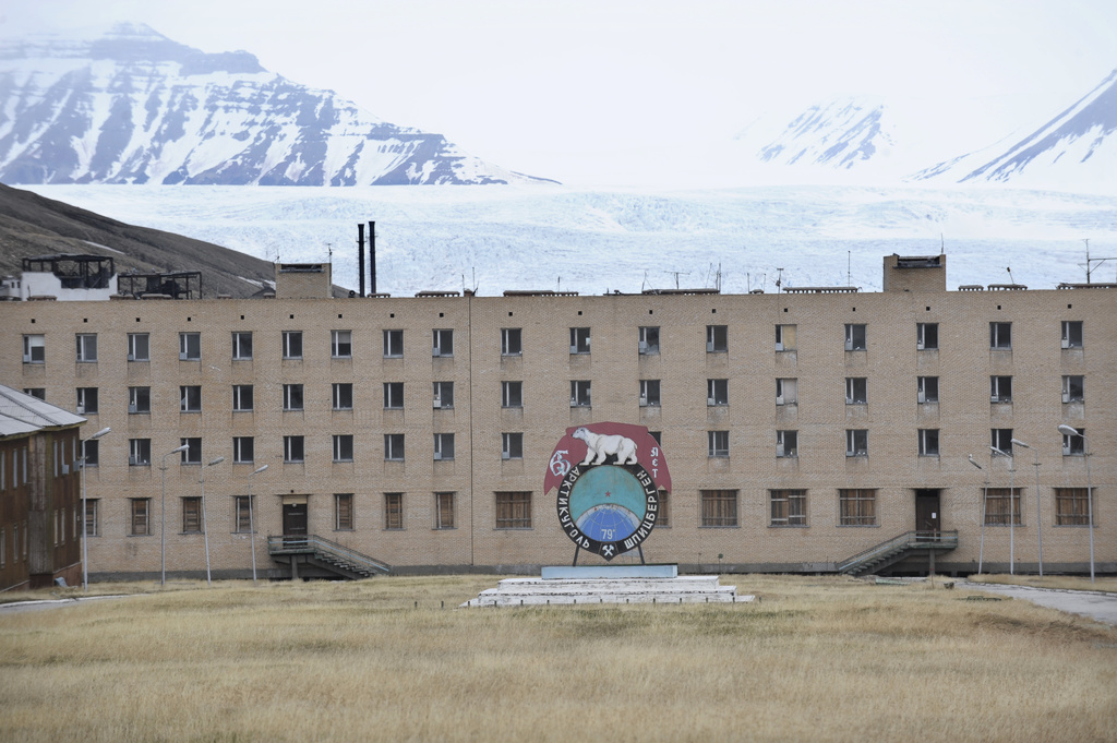 Norwegian okay to Russian giant cross in mine area