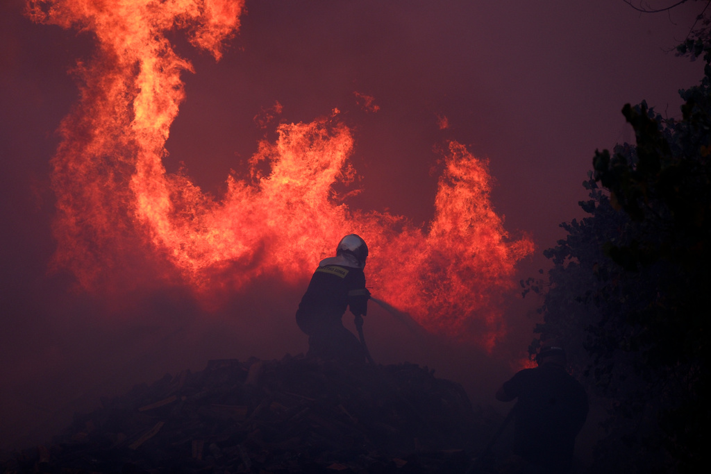 Athens' suburbs are on fire – Greece receives EU aid