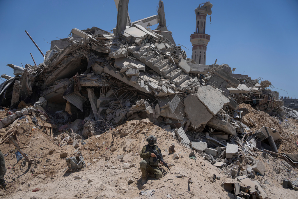 Israel leads media through the ghost town of Rafah